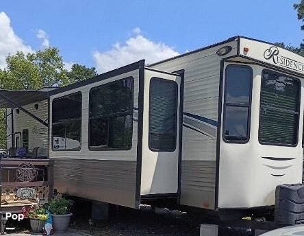 2019 Keystone Residence Destination 40 Loft - Used Travel Trailer For Sale by Pop RVs in Biglerville, Pennsylvania features Slideout