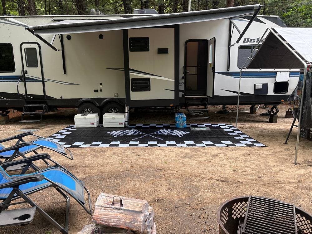 2018 Jayco Octane 32G - Used Toy Hauler For Sale by Pop RVs in South Hadley, Massachusetts features Slideout