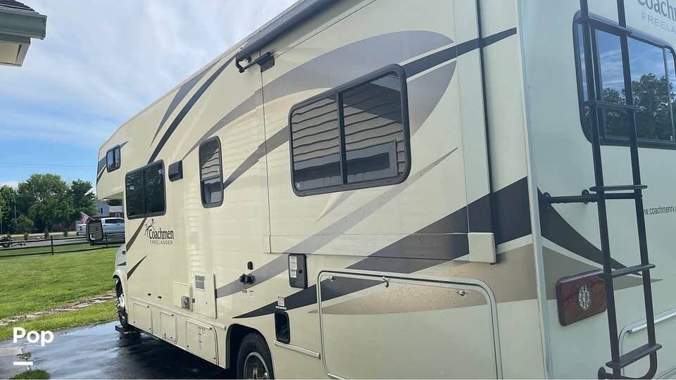 2017 Coachmen Freelander 26RS - Used Class C For Sale by Pop RVs in Bear, Delaware features Slideout