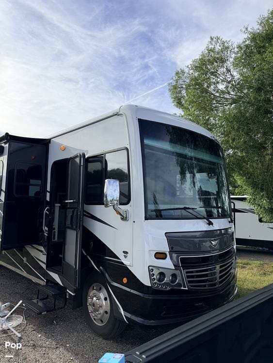 2021 Fleetwood Southwind M-36P Ford - Used Class A For Sale by Pop RVs in Great Falls, Montana features Awning, Slideout