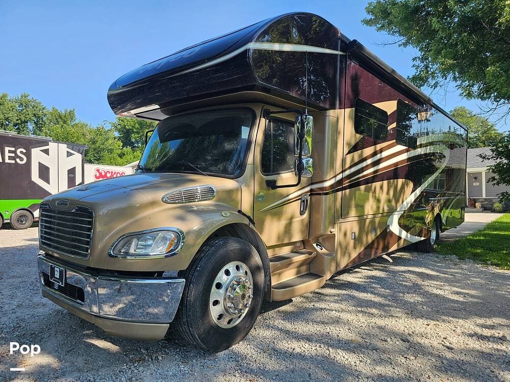 2015 Jayco Seneca 37FS - Used Super C For Sale by Pop RVs in Carlisle, Iowa features Generator, Air Conditioning, Leveling Jacks, Awning, Slideout