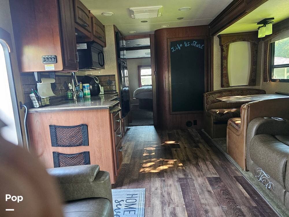 2015 Seneca 37FS by Jayco from Pop RVs in Carlisle, Iowa