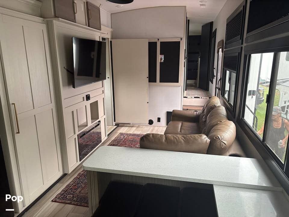 Used 2025 Forest River Wildwood Heritage Glen 320 View available in Lexington, Texas