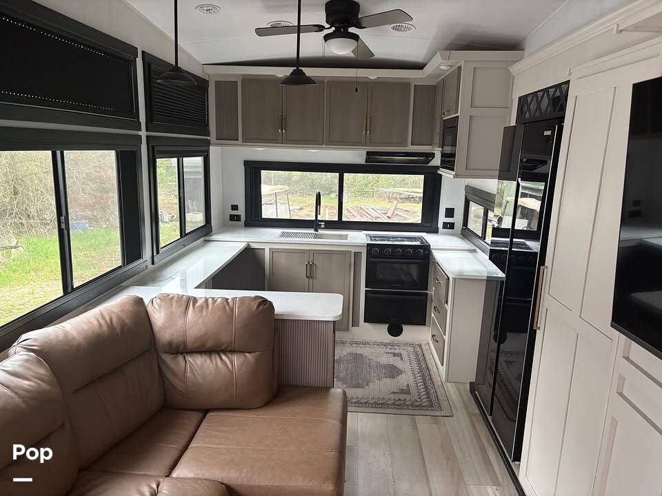 2025 Wildwood Heritage Glen 320 View by Forest River from Pop RVs in Lexington, Texas