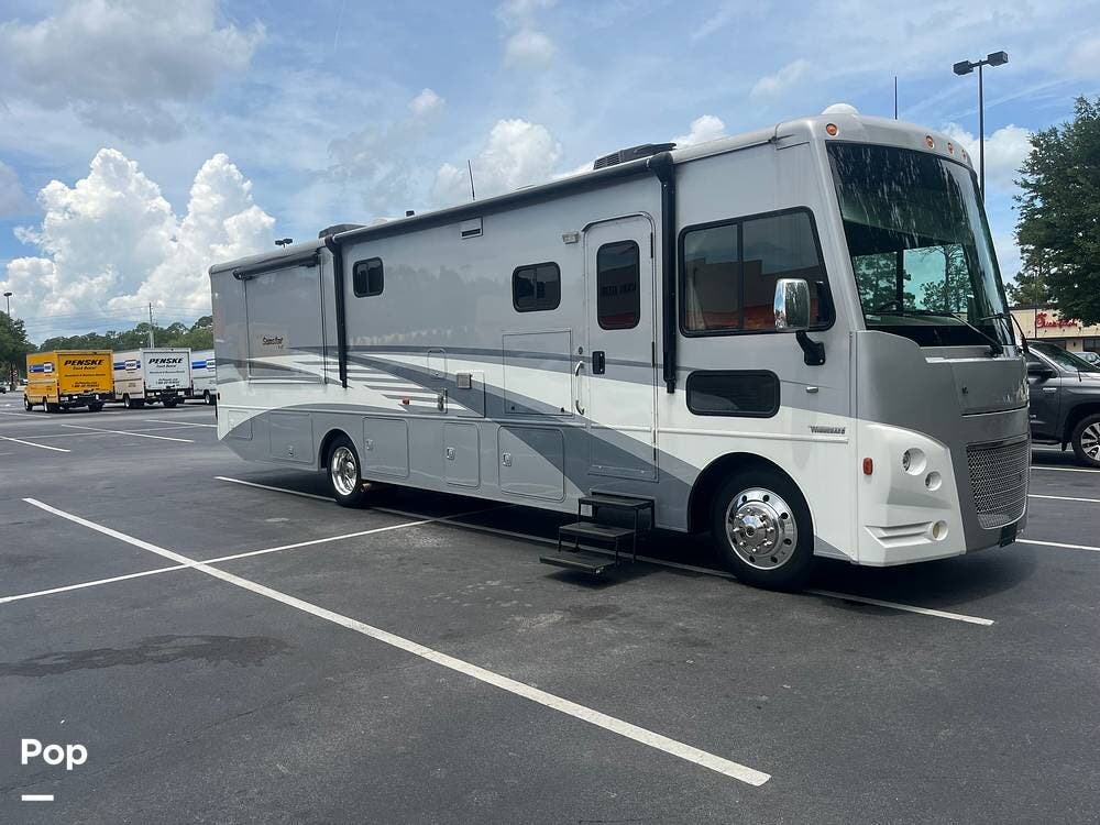 2018 Winnebago Sunstar LX Series 35F - Used Class A For Sale by Pop RVs in Stuart, Florida features Slideout