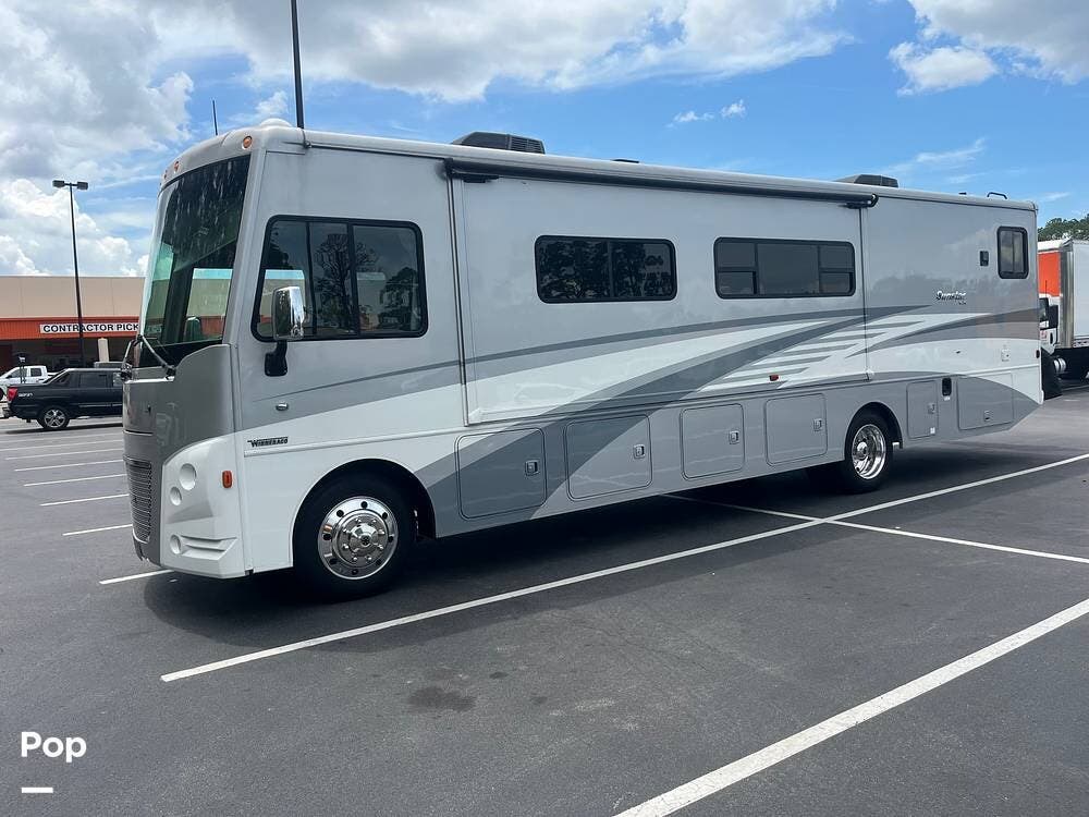 2018 Winnebago Sunstar LX 35F - Used Class A For Sale by Pop RVs in Stuart, Florida features Generator, Leveling Jacks, Awning, Air Conditioning, Slideout