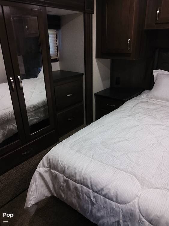 2019 Jayco Talon 320T - Used Fifth Wheel For Sale by Pop RVs in Fontana, California features Slideout
