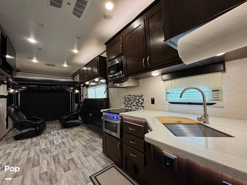 2019 Jayco Talon 320T - Used Fifth Wheel For Sale by Pop RVs in Fontana, California features Slideout