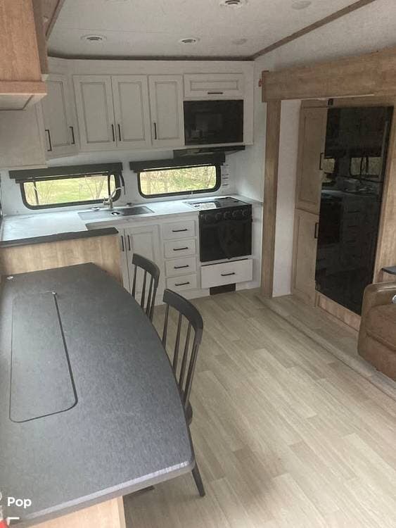 2024 Keystone Arcadia Super Lite 246 SLRK - Used Fifth Wheel For Sale by Pop RVs in Melrose, Wisconsin features Leveling Jacks, Slideout, Air Conditioning, Awning