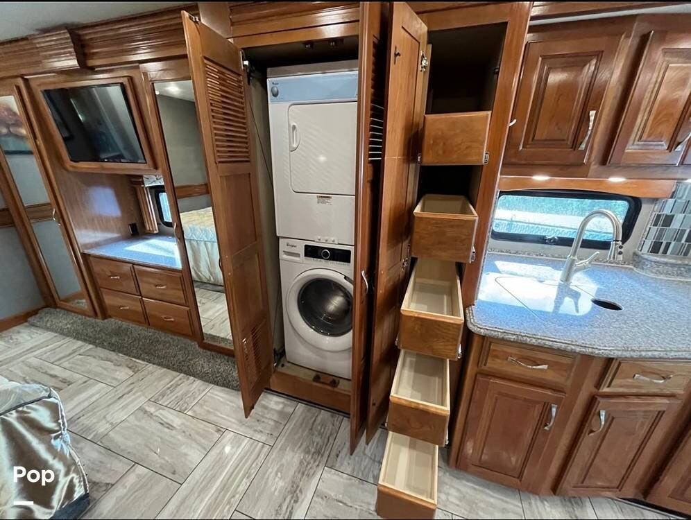 2018 Discovery LXE 40D by Fleetwood from Pop RVs in North Bend, Oregon