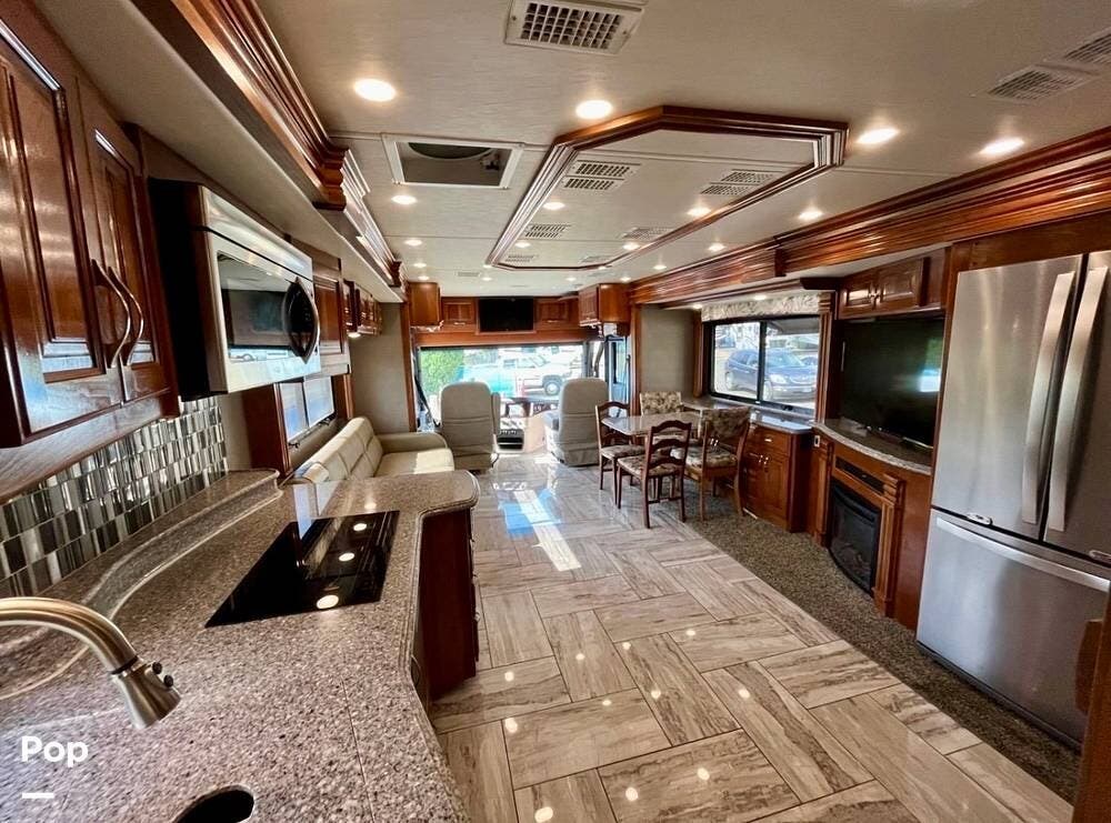 2018 Discovery LXE 40D by Fleetwood from Pop RVs in North Bend, Oregon