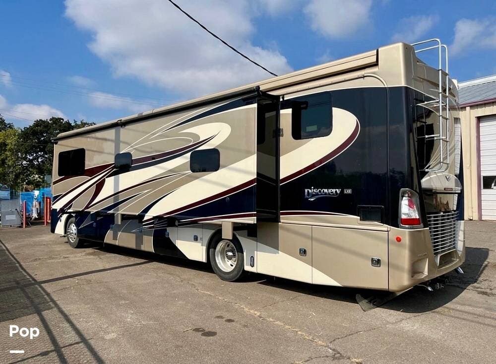 2018 Fleetwood Discovery LXE 40D - Used Diesel Pusher For Sale by Pop RVs in North Bend, Oregon features Air Conditioning, Awning, Slideout, Generator, Leveling Jacks