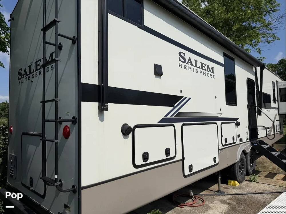 2024 Forest River Salem Hemisphere Elite 36FL - Used Fifth Wheel For Sale by Pop RVs in Farmers Branch, Texas features Air Conditioning, Awning, Slideout, Leveling Jacks