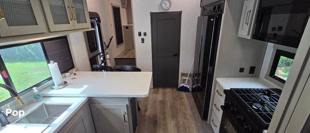 2024 Forest River Salem Hemisphere 36FL - Used Fifth Wheel For Sale by Pop RVs in Farmers Branch, Texas features Slideout, Awning, Air Conditioning, Leveling Jacks