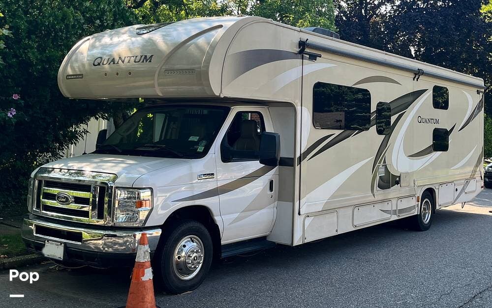 2016 Quantum LF31 by Thor Motor Coach from Pop RVs in Syosset, New York