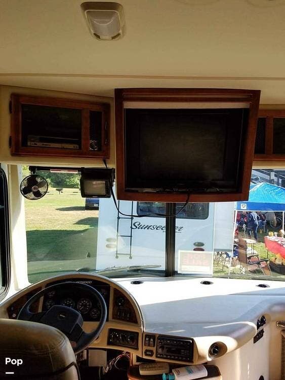 2005 Discovery 38U by Fleetwood from Pop RVs in Willingboro, New Jersey