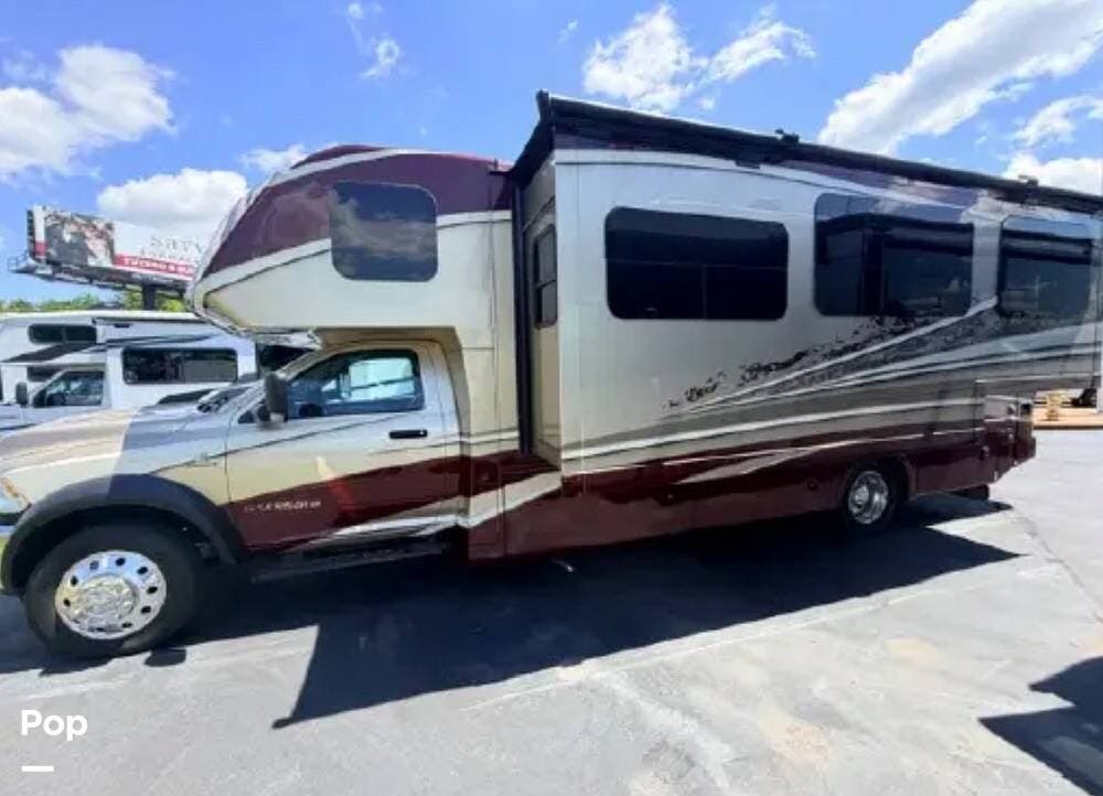 2020 Dynamax Corp Isata 5 30FWD - Used Super C For Sale by Pop RVs in Saint Louis, Missouri features Slideout
