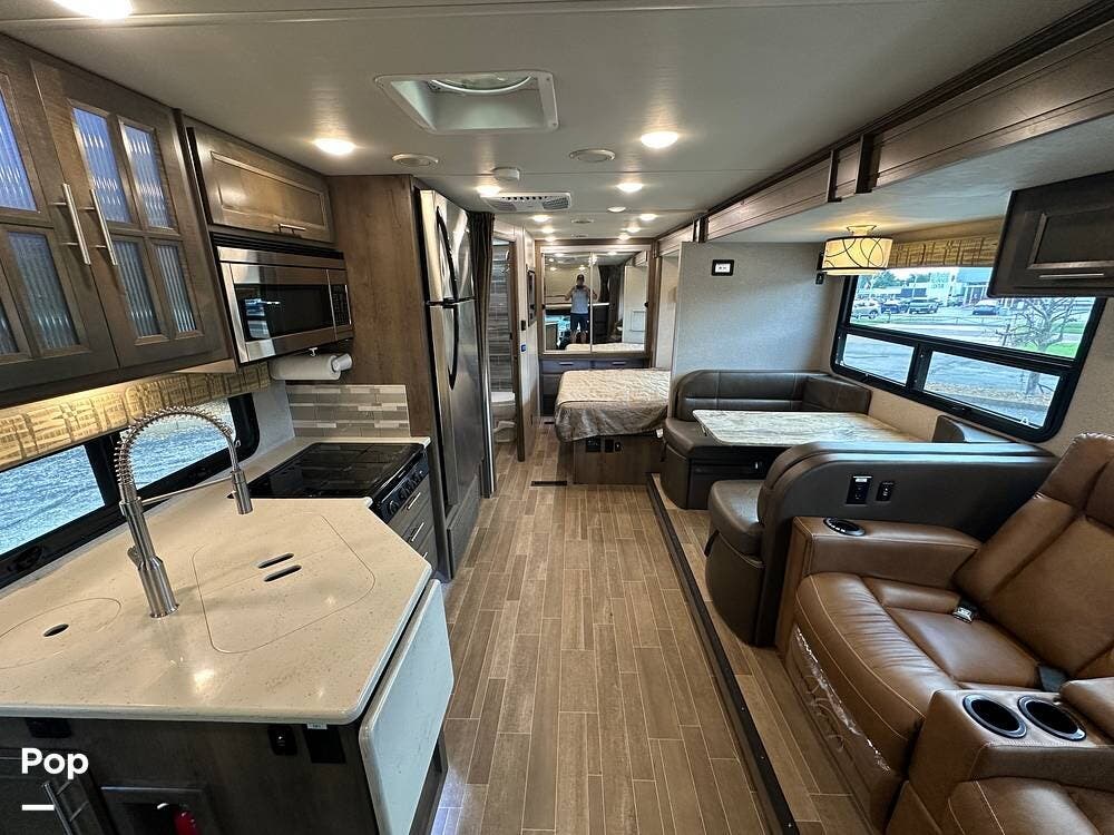 2020 Isata 5 30FW by Dynamax Corp from Pop RVs in Saint Louis, Missouri