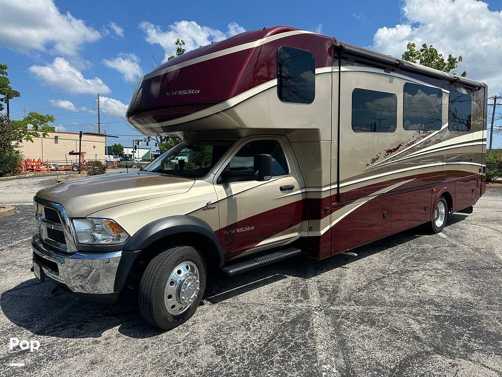 2020 Dynamax Corp Isata 5 30FW - Used Super C For Sale by Pop RVs in Saint Louis, Missouri features Awning, Generator, Air Conditioning, Slideout, Leveling Jacks