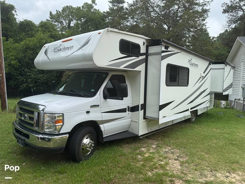 2020 Coachmen Freelander 31FS - Used Class C For Sale by Pop RVs in Southern Pines, North Carolina features Awning, Generator, Air Conditioning, Slideout