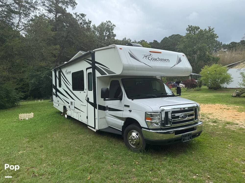 2020 Coachmen Freelander 31FS - Used Class C For Sale by Pop RVs in Southern Pines, North Carolina features Slideout, Generator, Awning, Air Conditioning