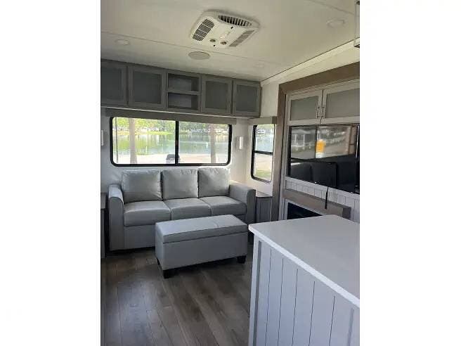 Used 2025 Alliance RV Avenue 32RLS available in Jacksonville, Florida