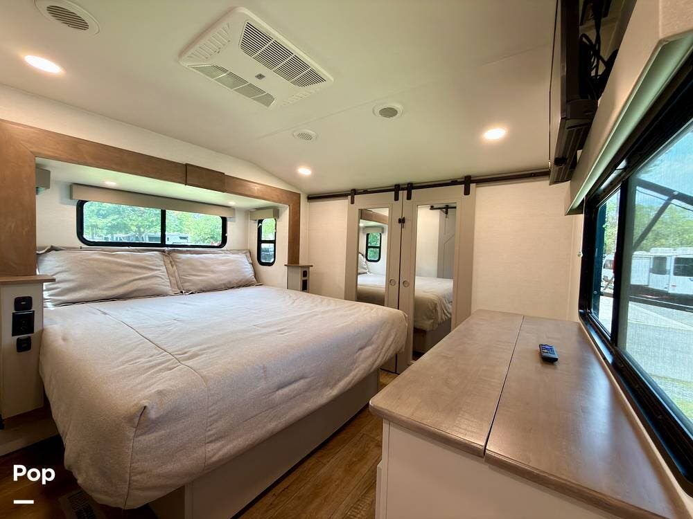 Used 2025 Alliance RV Avenue 32RLS available in Jacksonville, Florida