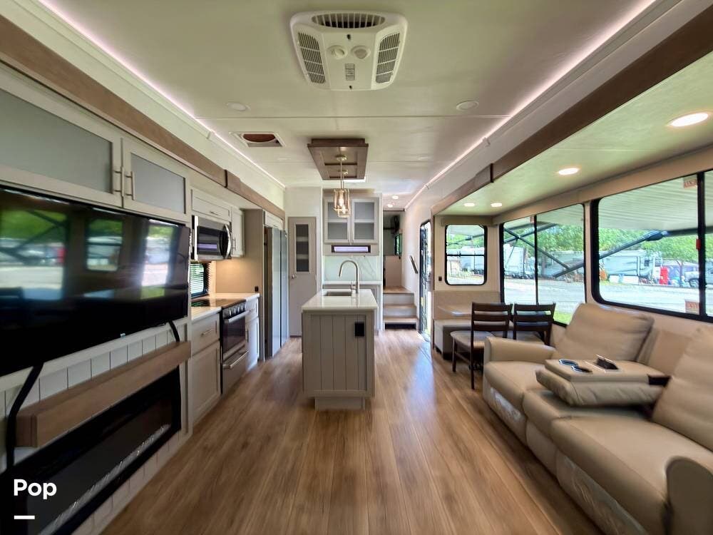 2025 Avenue 32RLS by Alliance RV from Pop RVs in Jacksonville, Florida