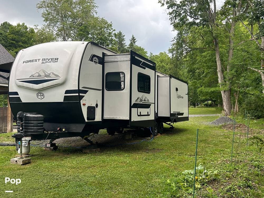2025 Forest River Grand Surveyor 305RLBS - Used Travel Trailer For Sale by Pop RVs in Ambridge, Pennsylvania features Air Conditioning, Slideout, Awning