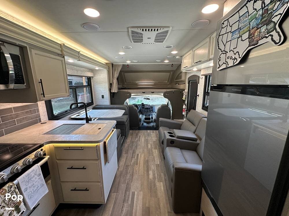 2024 Jayco Greyhawk 27U - Used Class C For Sale by Pop RVs in Jefferson City, Missouri features Awning, Air Conditioning, Leveling Jacks, Slideout, Generator