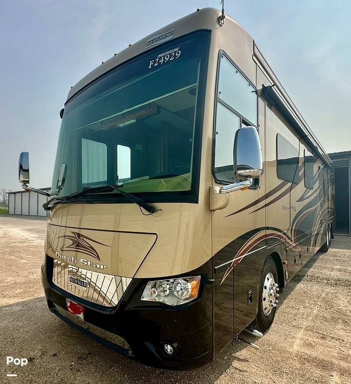 2015 Newmar Dutch Star 4366 - Used Diesel Pusher For Sale by Pop RVs in Hilbert, Wisconsin features Slideout, Generator, Awning, Air Conditioning, Leveling Jacks