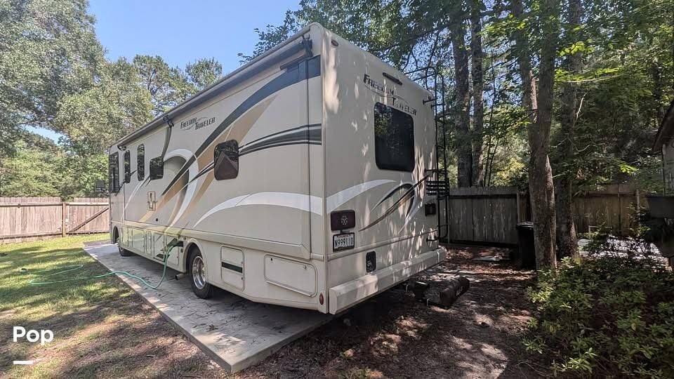 2019 Thor America Freedom Traveler A30 - Used Class A For Sale by Pop RVs in Pearl River, Louisiana features Slideout