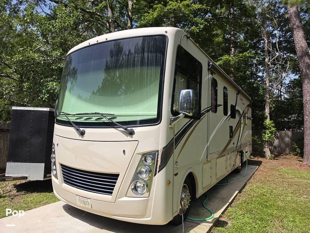 2019 Thor America Freedom Traveler A30 - Used Class A For Sale by Pop RVs in Pearl River, Louisiana features Air Conditioning, Slideout, Generator, Awning, Leveling Jacks