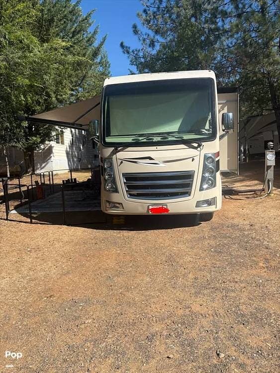 2021 Thor Motor Coach Vegas 25.6 - Used Class A For Sale by Pop RVs in San Jose, California features Slideout