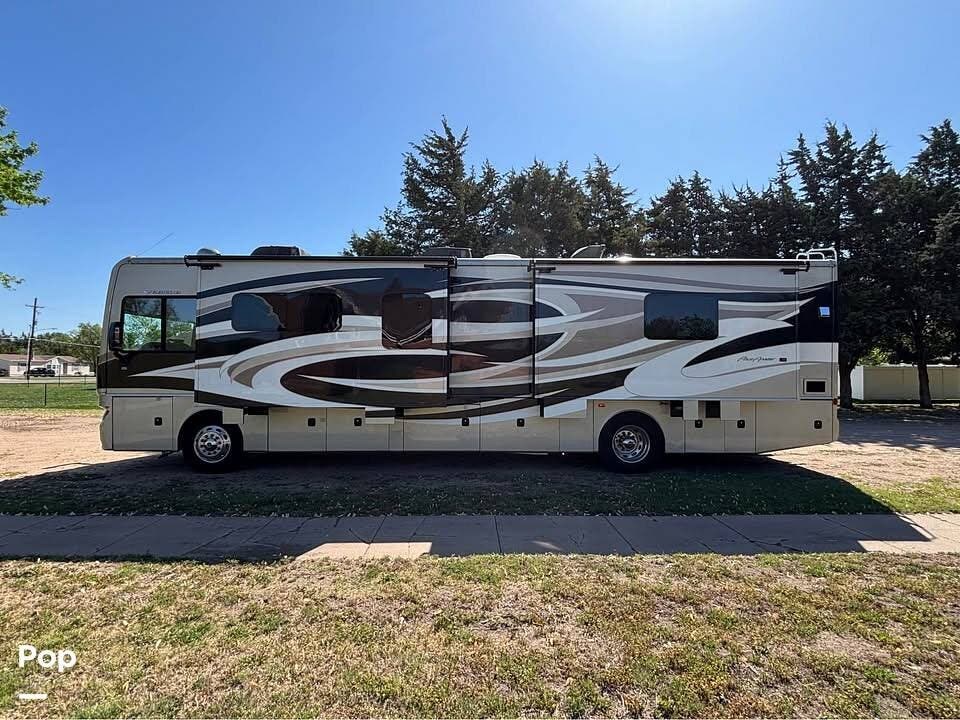2017 Fleetwood Pace Arrow LXE 38F - Used Diesel Pusher For Sale by Pop RVs in Hutchinson, Kansas features Awning, Slideout, Leveling Jacks