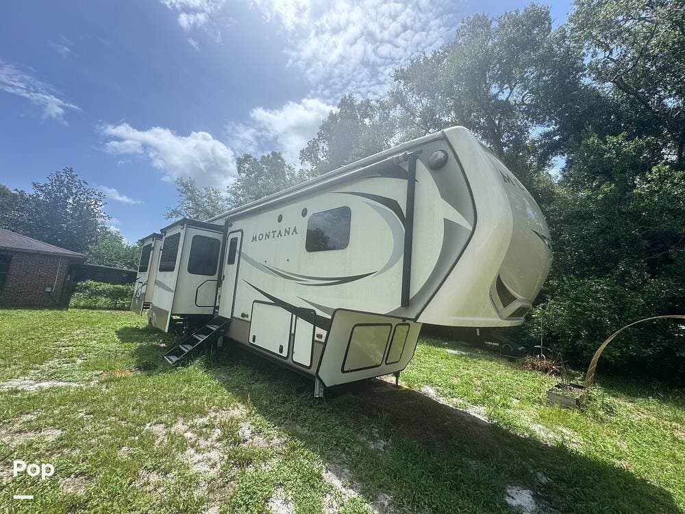 2018 Keystone Montana Keystone  3700LK - Used Fifth Wheel For Sale by Pop RVs in Inverness, Florida features Slideout