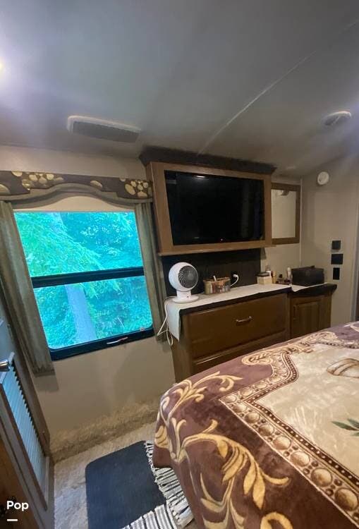 Used 2017 Keystone Montana 3720RL available in Bechtelsville, Pennsylvania