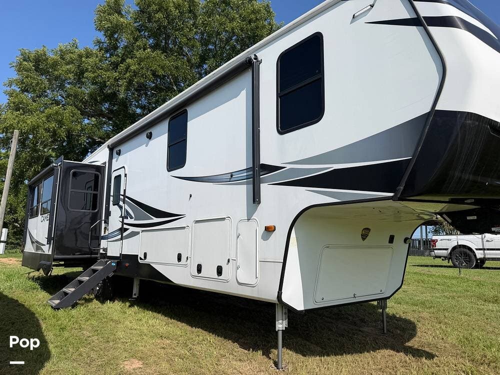 2023 CrossRoads Cameo 3961MB - Used Fifth Wheel For Sale by Pop RVs in Cove, Texas features Air Conditioning, Awning, Slideout, Leveling Jacks