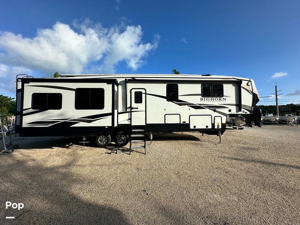 2021 Bighorn Traveler 39MB by Heartland from Pop RVs in Gleason, Tennessee