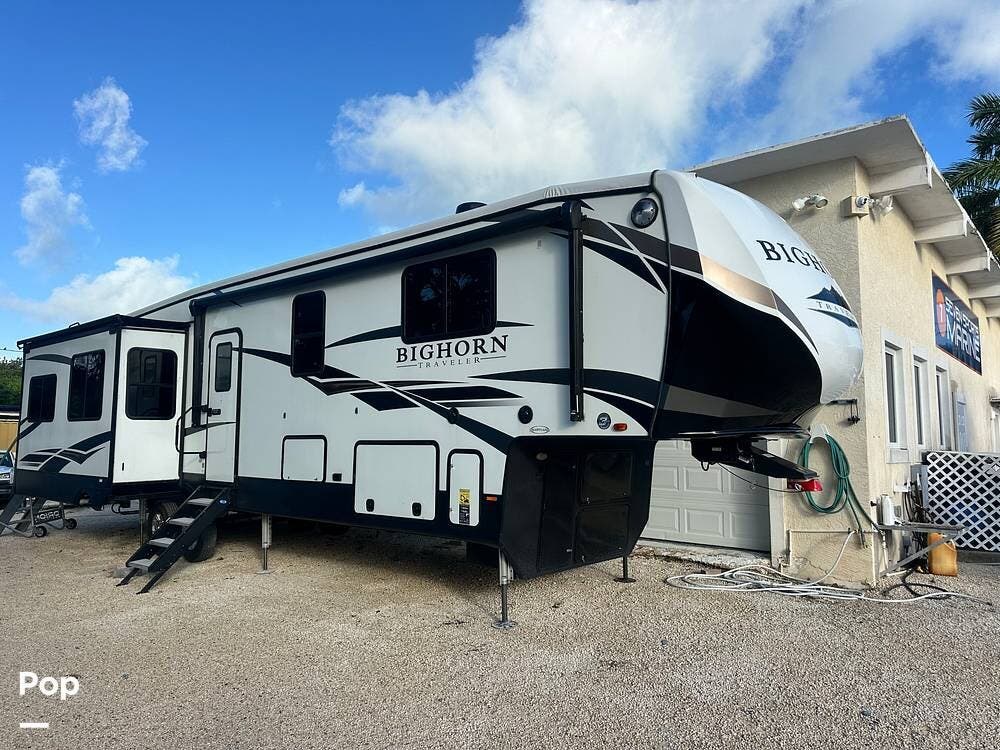 2021 Heartland Bighorn Traveler 39MB - Used Fifth Wheel For Sale by Pop RVs in Gleason, Tennessee features Slideout, Air Conditioning, Awning, Leveling Jacks