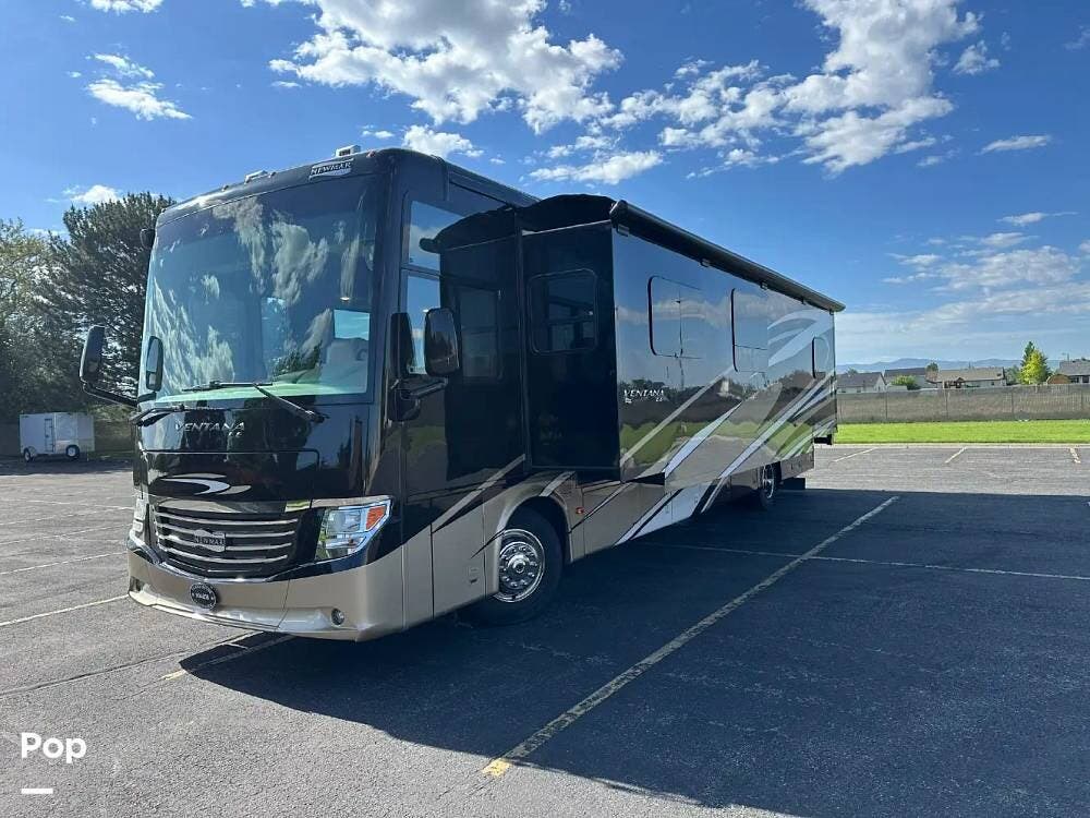 2017 Newmar Ventana LE 4037 - Used Diesel Pusher For Sale by Pop RVs in Idaho Falls, Idaho features Slideout