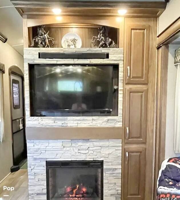 2018 Keystone Montana M-3820 FK - Used Fifth Wheel For Sale by Pop RVs in Rome, Georgia features Slideout