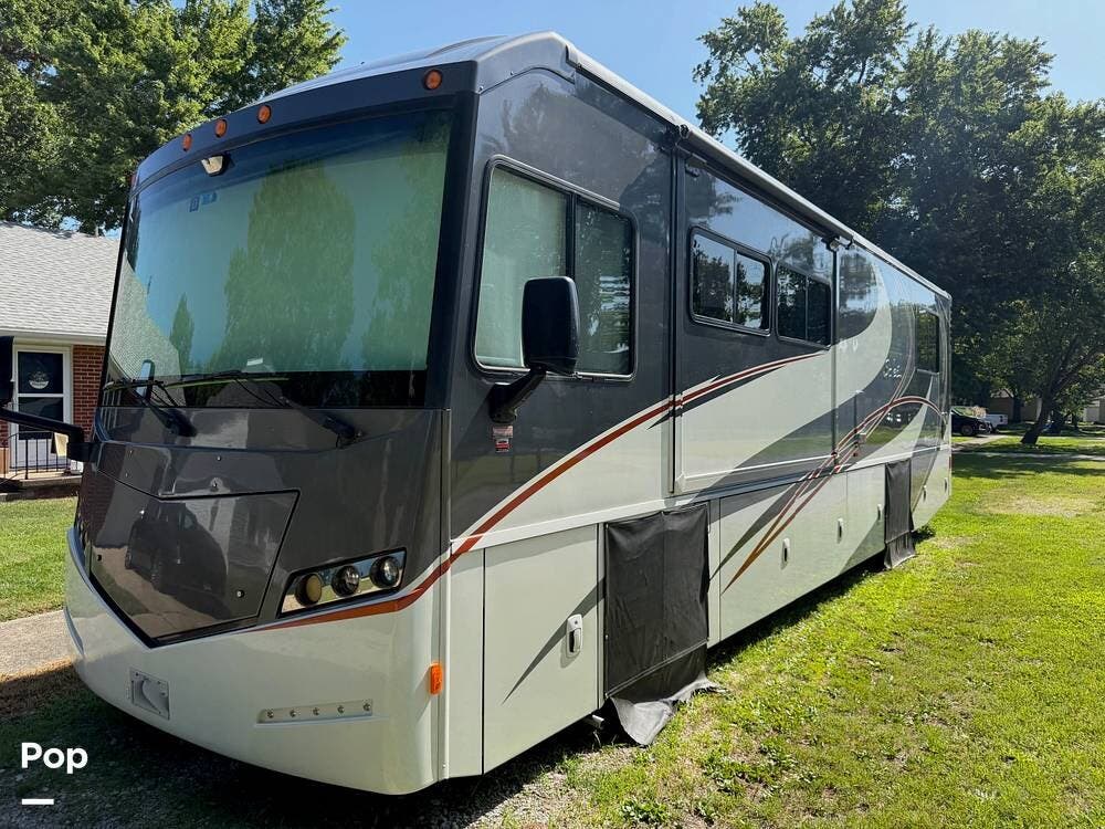2014 Itasca Solei 34T - Used Diesel Pusher For Sale by Pop RVs in Blue Mound, Illinois features Generator, Slideout, Awning, Air Conditioning, Leveling Jacks