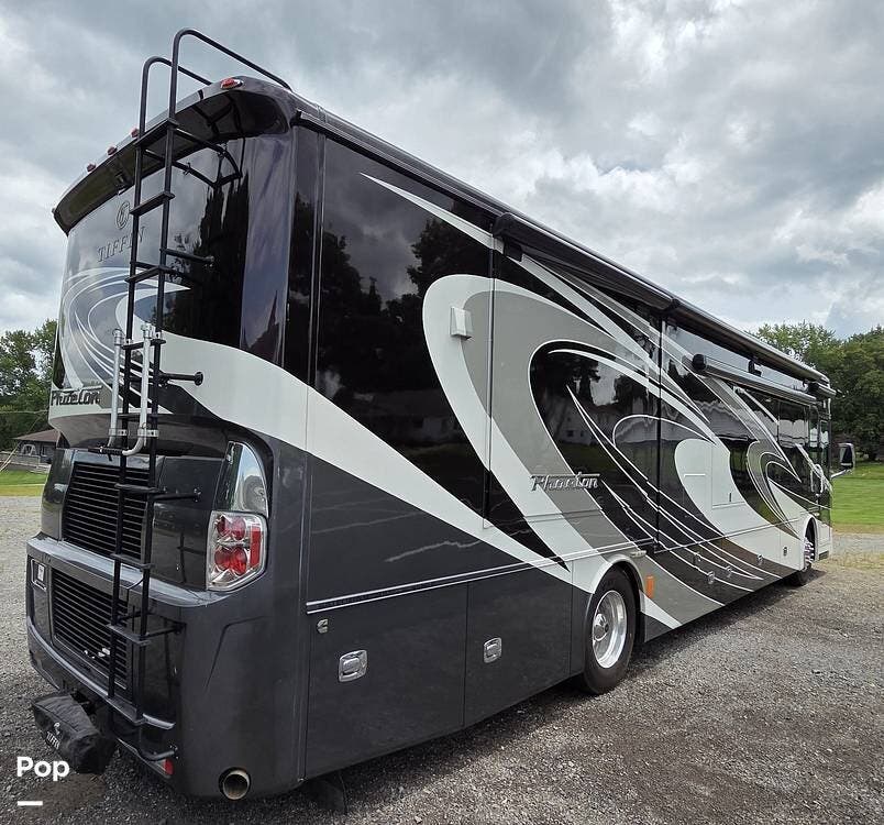 2016 Phaeton 40AH by Tiffin from Pop RVs in Ellwood City, Pennsylvania