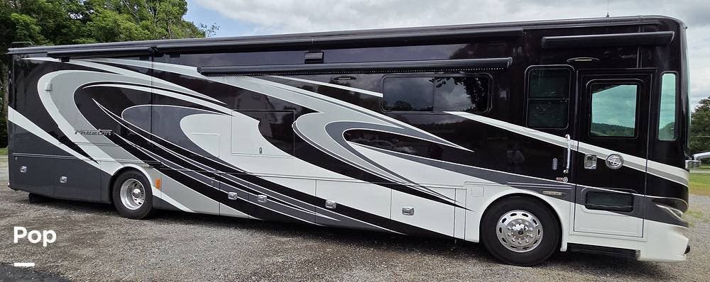 2016 Tiffin Phaeton 40AH - Used Diesel Pusher For Sale by Pop RVs in Ellwood City, Pennsylvania features Slideout, Awning, Air Conditioning, Generator, Leveling Jacks