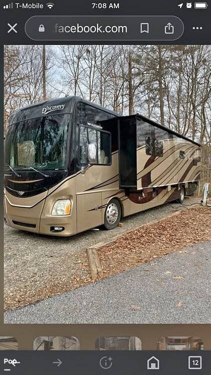 2015 Fleetwood Discovery 40e - Used Diesel Pusher For Sale by Pop RVs in Ainsworth, Iowa features Slideout, Leveling Jacks, Awning
