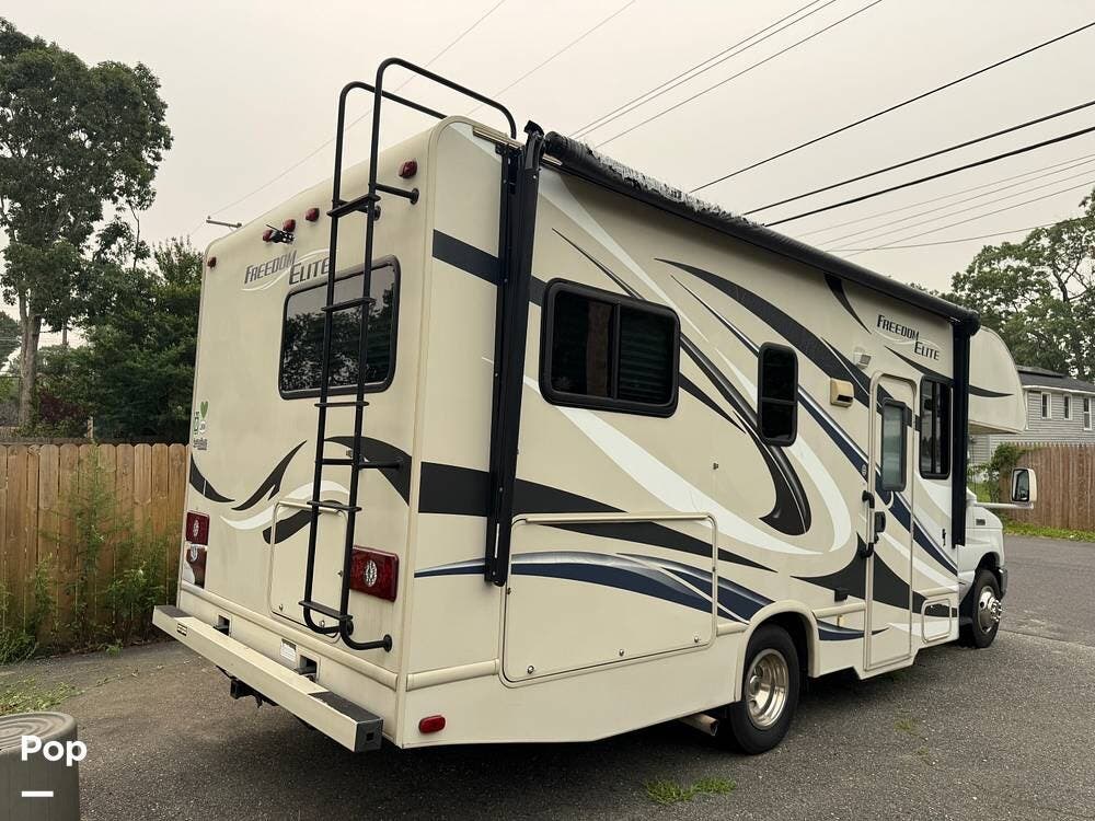 2015 Freedom Elite 23H by Thor Motor Coach from Pop RVs in Toms River, New Jersey