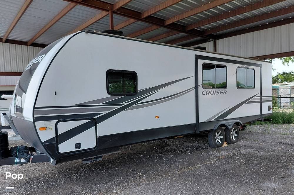2021 CrossRoads Cruiser Aire 28 RKS - Used Travel Trailer For Sale by Pop RVs in Aledo, Texas features Slideout, Air Conditioning, Leveling Jacks, Awning
