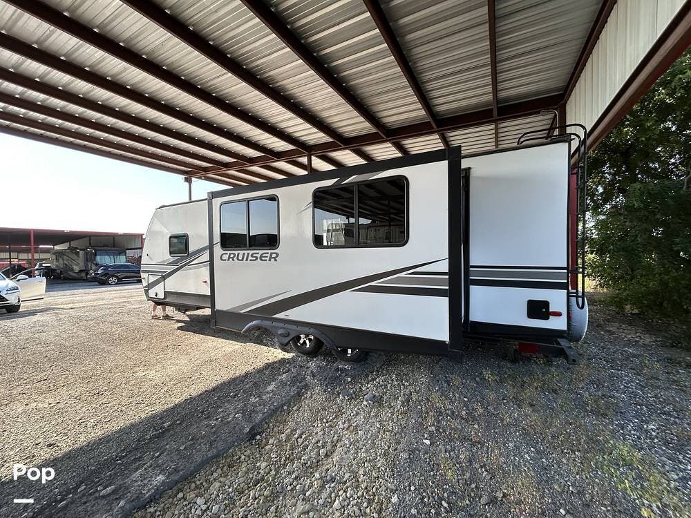 2021 CrossRoads Cruiser Aire 28RKS - Used Travel Trailer For Sale by Pop RVs in Aledo, Texas features Awning, Leveling Jacks, Slideout, Air Conditioning