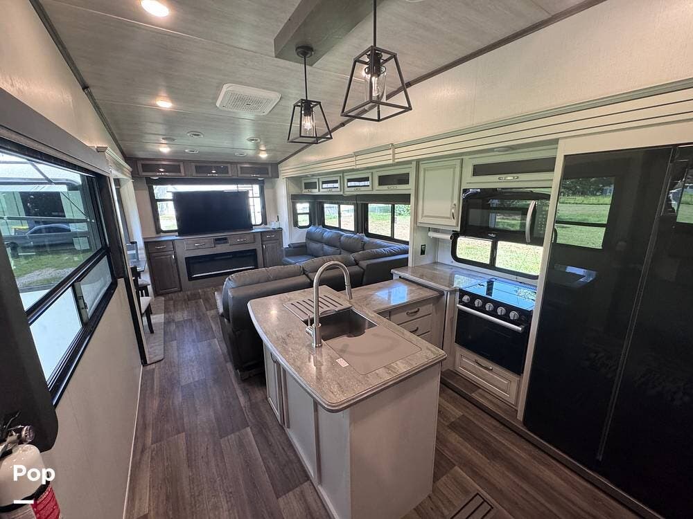2023 Keystone Cougar 320RDS - Used Fifth Wheel For Sale by Pop RVs in Maringouin, Louisiana features Leveling Jacks, Air Conditioning, Slideout, Awning